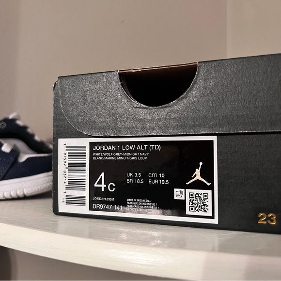 Jordan 1 Low Alt - Picture 7 of 8